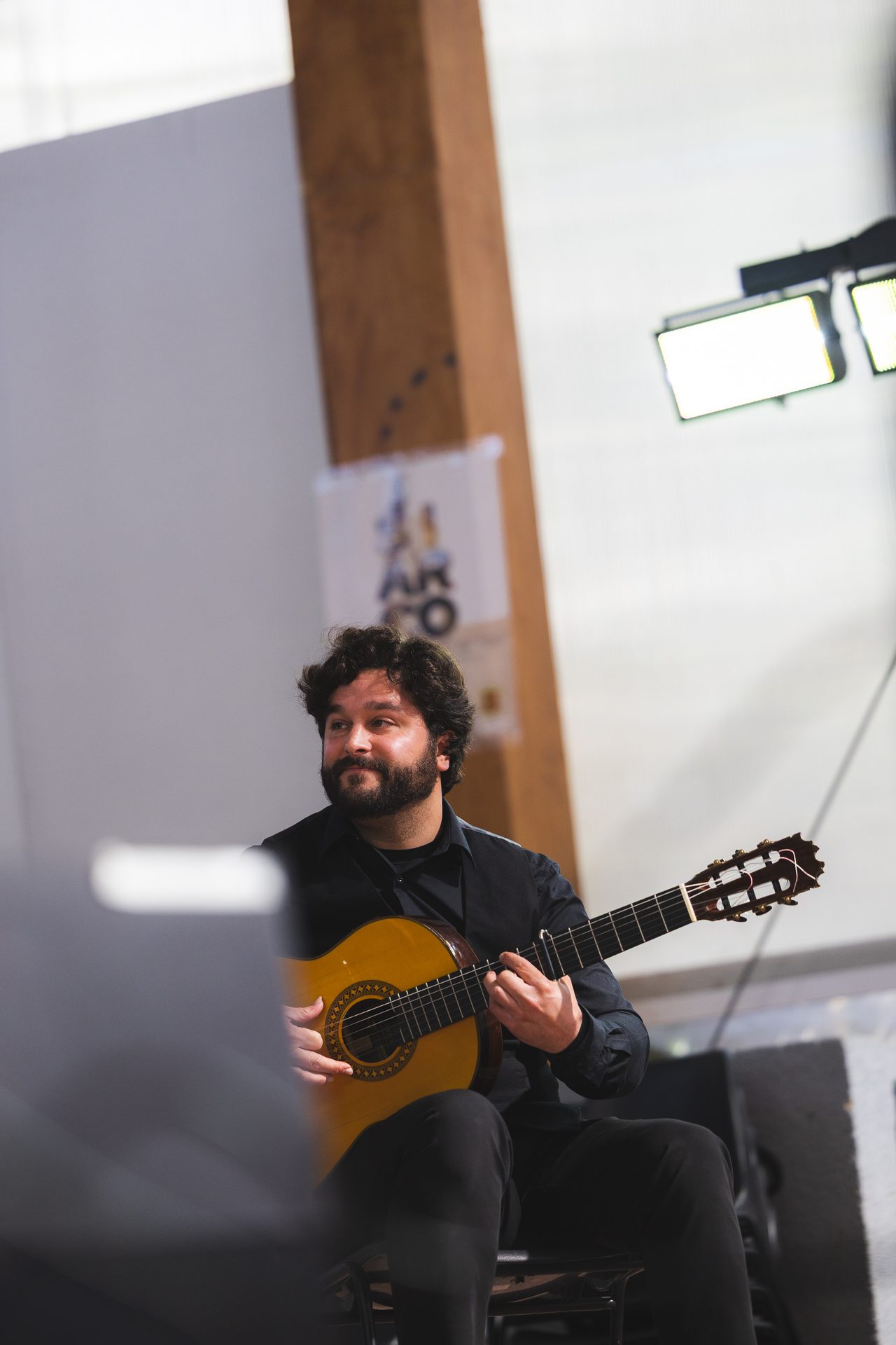 Guitarrista en el concierto Compás y Pasión de SIARCO
